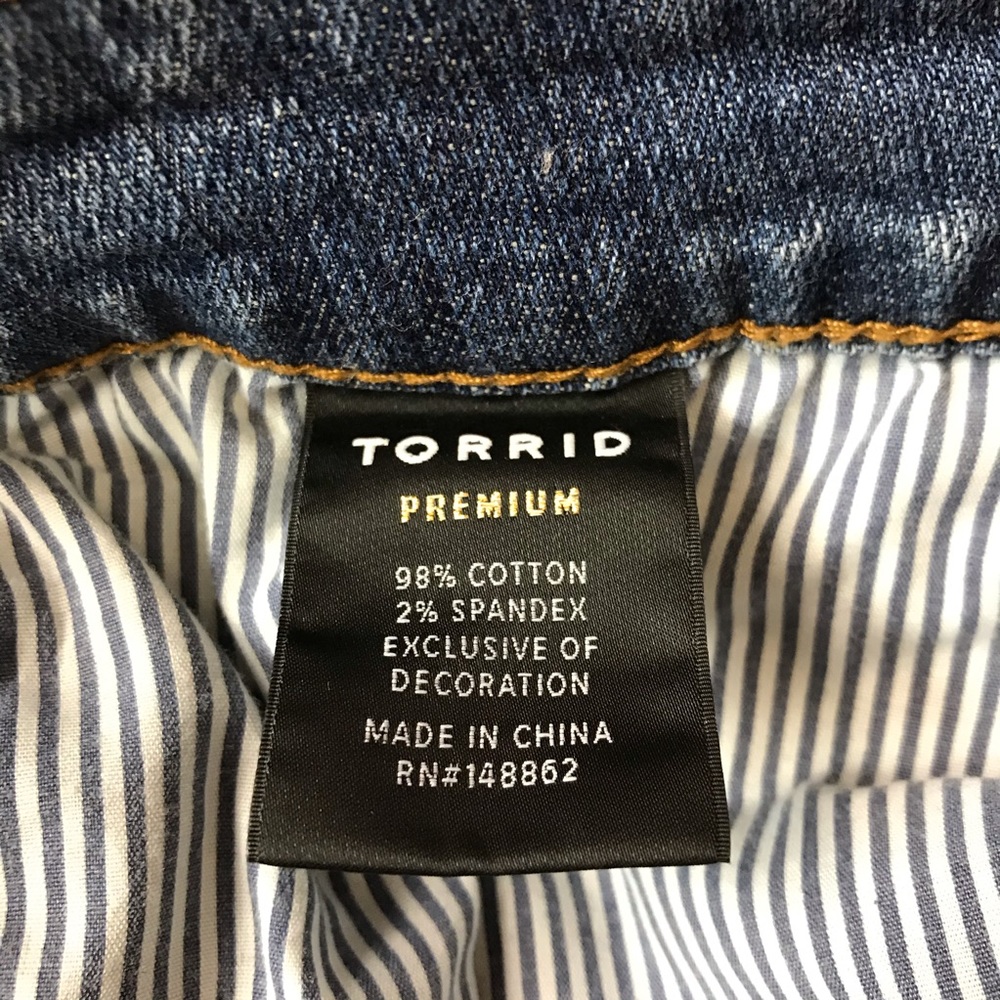 TORRID Premium DISTRESSED Boyfriend SKINNY JEANS - Picture 8 of 8